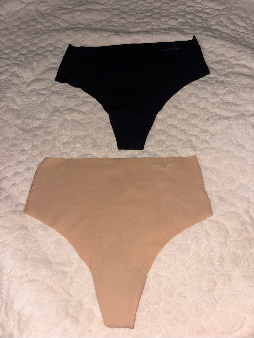 Calvin Klein Seamless High-Cut thongs - Black & Nude
